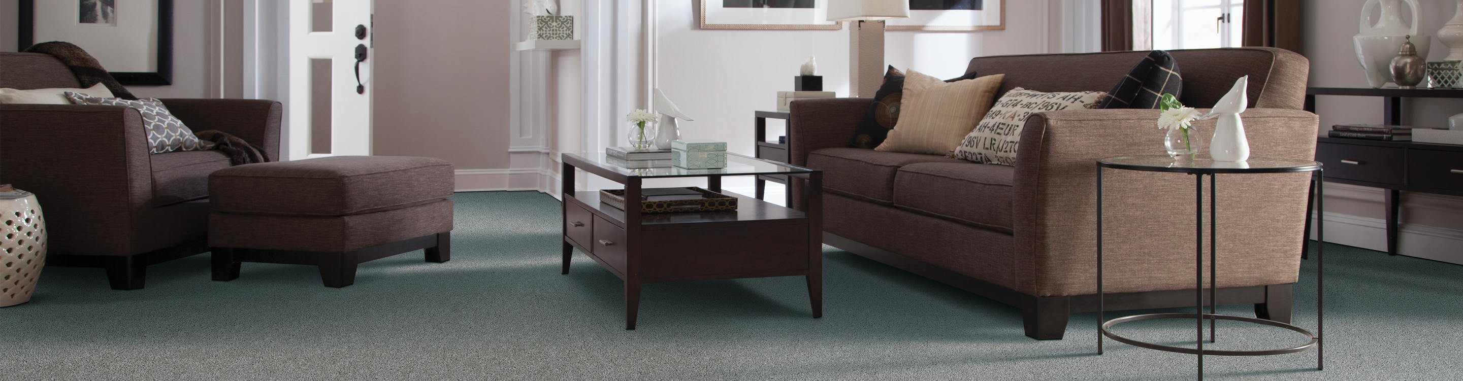 Dark green Berber carpet in living room with brown leather 